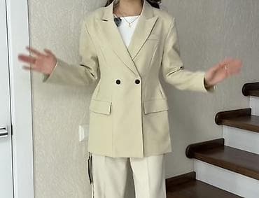 бежевый костюм: Надевала один раз на мероприятие размер маломерки, в размере Л Женский — 2