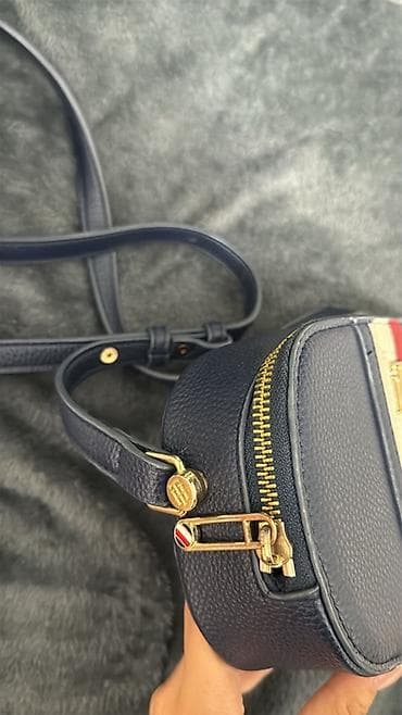 сумка томи: Классическая сумка, Tommy Hilfiger, Материал: Экокожа, Застежка на молнии, Женские, Б/у — 3