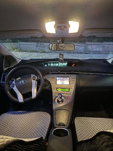 Продажа авто: Toyota Prius: 2015 г., 1.8 л, Вариатор, Гибрид, Седан — 7
