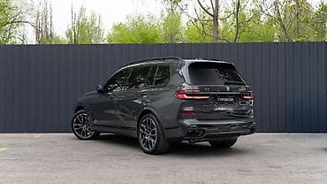 пленку: BMW X7: 2024 г., 4.4 л, Автомат, Бензин, Внедорожник — 10