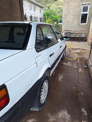 Унаа: Volkswagen Passat: 1991 г., 1.8 л, Кол менен иштөөчү, Бензин, Седан — 4