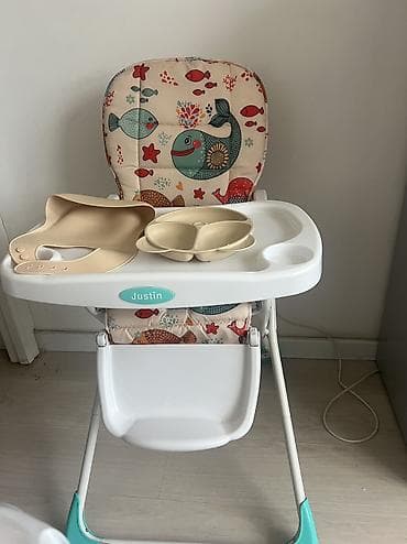 Стульчик для кормления, столик съемный легко складывается. Состояние