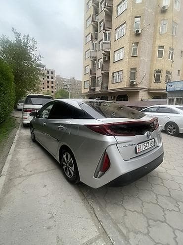 Toyota: Toyota Prius: 2017 г., 1.8 л, Гибрид, Хэтчбэк — 3