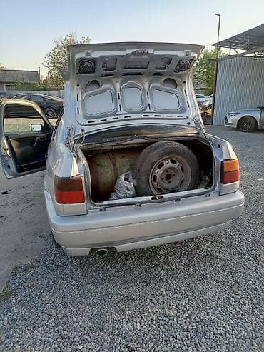 тромблер венто: Volkswagen Vento: 1993 г., 1.8 л, Ручные, Газ, Седан — 4
