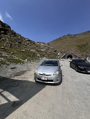 prius: Toyota Prius: 2011 г., 1.8 л, Вариатор, Гибрид, Хэтчбэк — 6