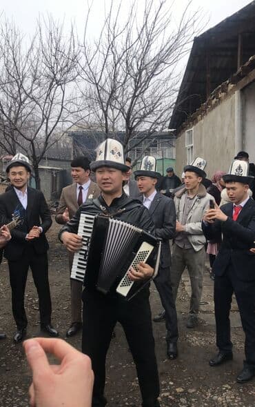 биеннале современного искусства: Тойлордокуда тосуу,туулган кунмаарекелерде кызмат кылабыз — 2