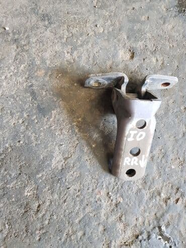 Mitsubishi Pajero IO петля, Митсубиси Паджеро Ио Задняя правая нижняя