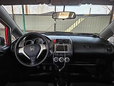Honda Fit: 2007 г., 1.4 л, Кол менен иштөөчү, Газ, Хетчбек — 5