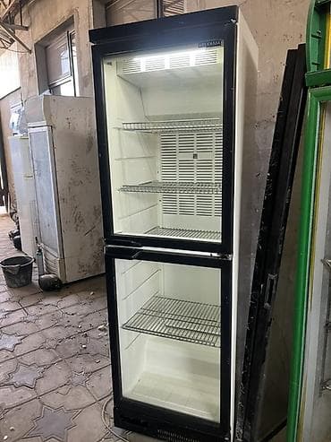 Срочно!!Срочно продаются витринные ! 1) Витринный холодильный шкаф