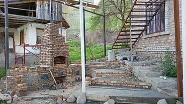 Многофункциональный барбекю-комплекс из кирпича, включающий печь