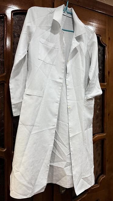 мед одежда: Продаю медицинские халаты хб б/у Размер :46-48 (на худеньких) Так — 2
