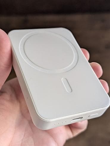 Повербанк Remax с магнитным креплением MagSafe для iPhone и др