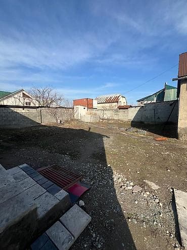 продаю гараж аламедин 1: ТЕЗ АРАДА АК-ОРДО 1 конушунан 1 участокто 2 ҮЙ САТЫЛАТ Участогу 5 — 9