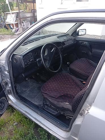 Продажа авто: Volkswagen Vento: 1993 г., 1.8 л, Механика, Бензин, Седан — 3