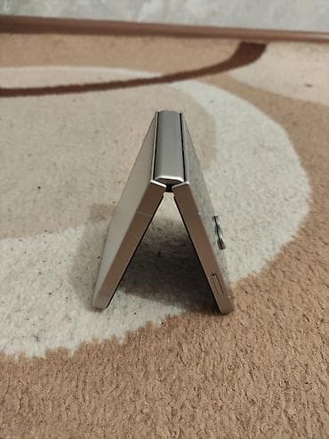 razr v3: Смартфон-раскладушка с большим внешним дисплеем Характеристики и — 7