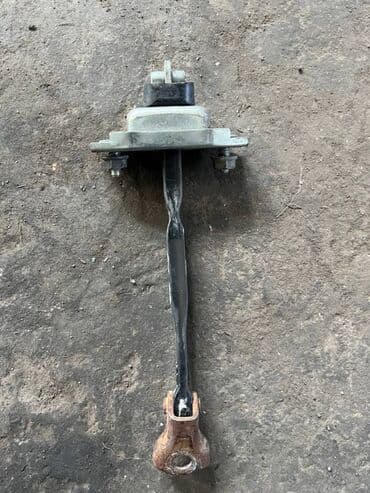 двери жигули: Неизвестный ограничитель двери, Неизвестный дверной ограничитель — 2