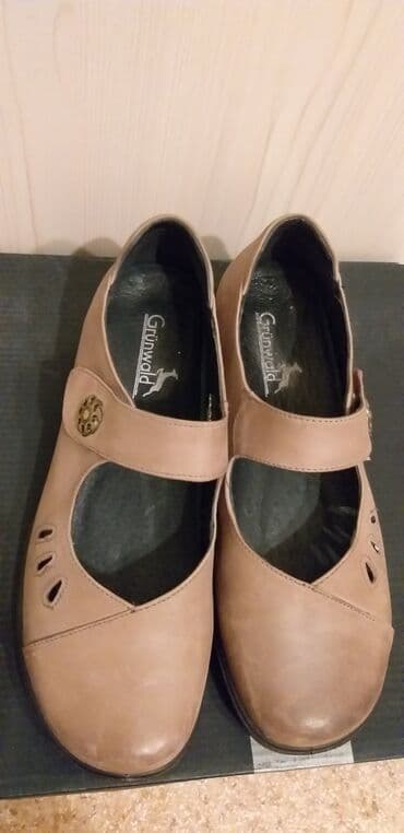 брендовый обувь: Продаю новую обувь: чёрные ecco (разм 36, 4500с), чёрные jomos (разм — 3