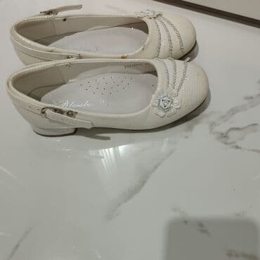 Детская обувь на девочку . 1.Демисезонные ботинки 400сом размер 30