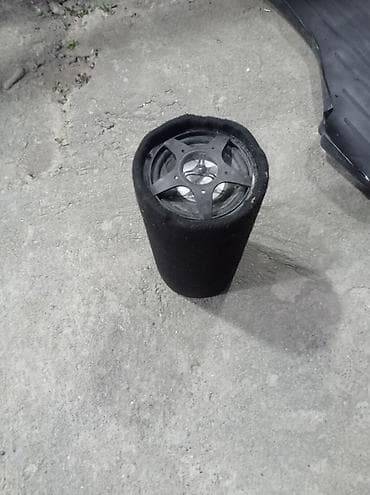 Активный автомобильный сабвуфер в цилиндрическом корпусе (тюб)