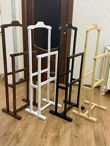Напольные стоячие вешалки для одежды из массива дерева. -