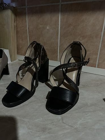 обувь 43 размер: Женские босоножки на высоком устойчивом каблуке. - Цвет: черный + — 1