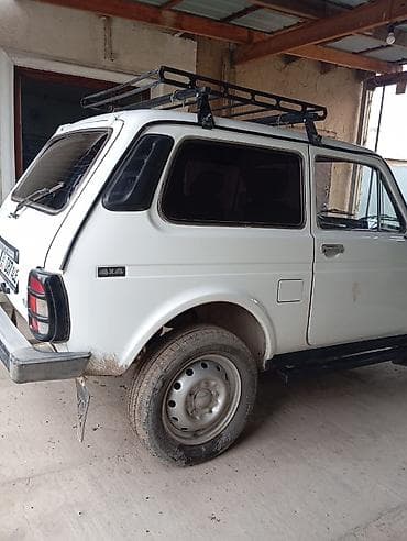 Унаа сатуу: ВАЗ (ЛАДА) 2121 (4x4): 1996 г., 1.7 л, Кол менен иштөөчү, Бензин, Жол тандабас — 2
