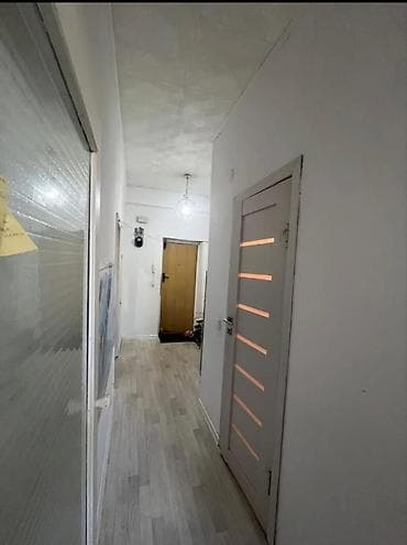 osh flat: 1 комната, 35 м², 5 мкр Индивидуалка, 2 этаж — 4