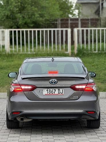 e2 byd: Toyota Camry: 2020 г., 2.5 л, Вариатор, Гибрид, Седан — 4
