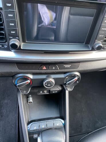 кия спортеж: Kia Stonic: 2017 г., 1.6 л, Автомат, Дизель, Хэтчбэк — 9