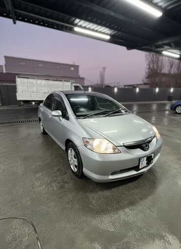 Honda Fit Aria: 2005 г., 1.5 л, Вариатор, Бензин, Седан