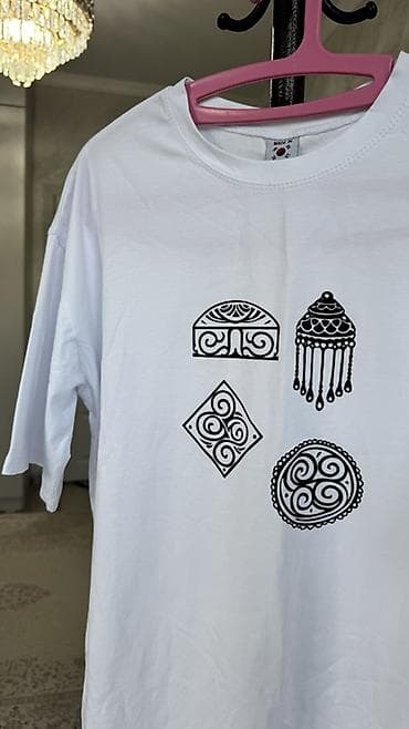 поло рубашки: Белая хлопковая футболка Saint Meri “PANTHERE”. Оптом тоже можете — 4