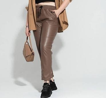 брюки из эко кожи: Женские брюки-джоггеры из экокожи 500с - Посадка: средняя, пояс на — 1