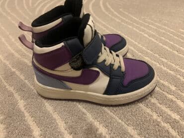 размер 28: Детские кроссовки утеплённые,на холодную осень. 28 размер,700 сом — 1