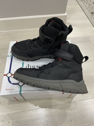 кросовки роликовые: Зимняя обувь и куртка на мальчика 6-7 лет в отличном состоянии, куртка — 3