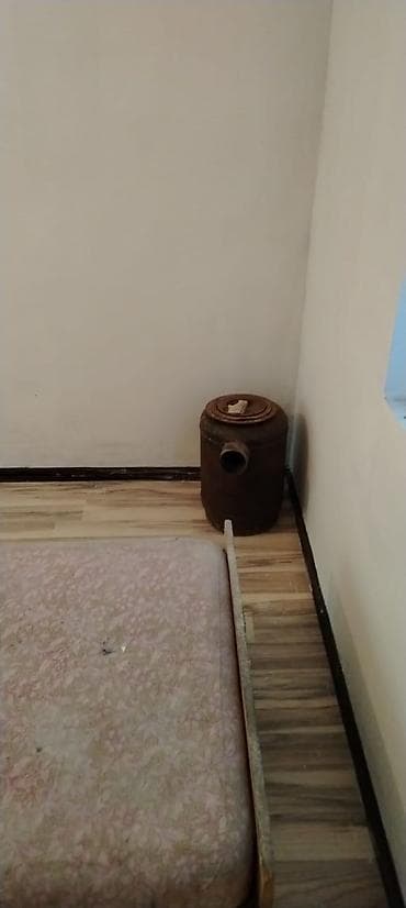 Үйлөр: Сдается комната ак босого рядом глобускомната+ прихожая, вода — 5