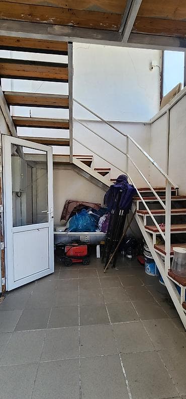 суточный дом каракол: 200м² ичинен 100м² гана жук, буюмдарды сактаганга беребиз. Толук — 7