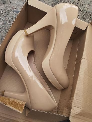 Бежевые лодочки на высоком каблуке - Модель: классические закрытые