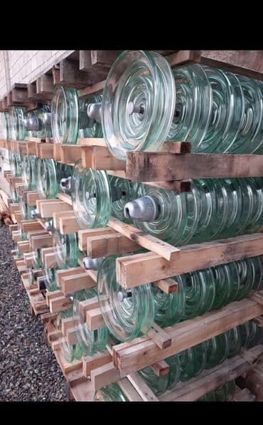 высоковольтный кабель: Стеклянные изоляторы с металлическими цоколями, предназначенные для — 1