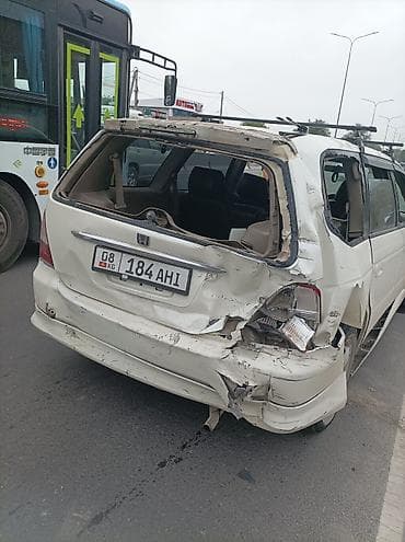 Унаа: Honda Odyssey (RA6/RA7) — универсал/минивэн японской сборки, правый — 4