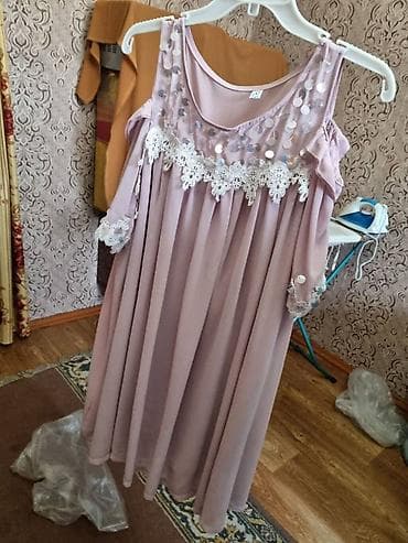 Продаю Платья в хорошем состоянии размер 42 цена 400 сом