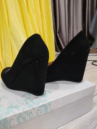 nike react: Туфли, 37, ADI, Б/у, цвет - Черный, Самовывоз — 2