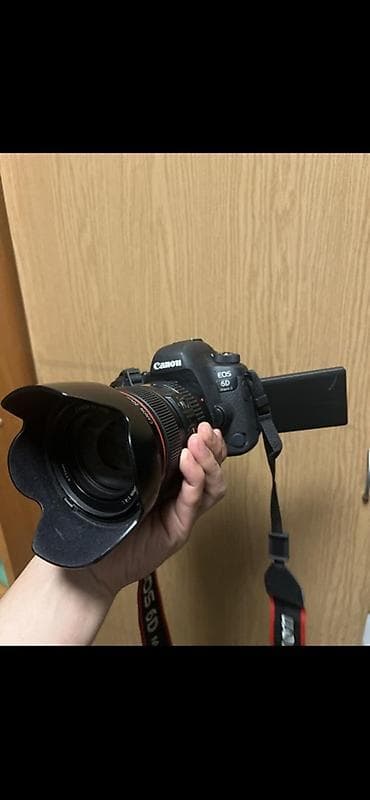 Фотоаппарат Canon EOS 6D Mark II с полнокадровой матрицей 26,2 Мп