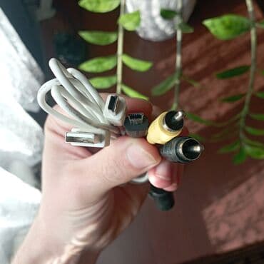 мини стол для ноутбука: Кабели для фото- и видеотехники Canon (2 шт.) Состав: - Черный кабель — 4