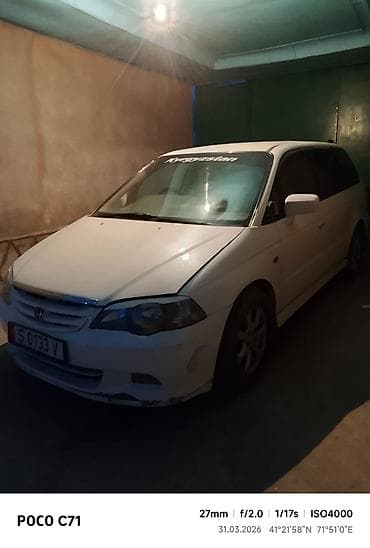 купить хонда фит: Honda Stream, 5‑дверный компактвэн/минивэн, белый цвет кузова — 3