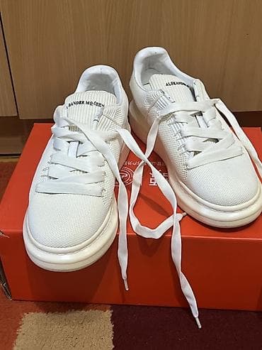 mcqueen: Белые кроссовки Alexander McQueen.Ю, в однотонном белом цвете, с — 1