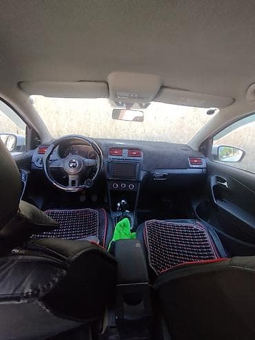 Унаа сатуу: Volkswagen Polo: 2013 г., 1.6 л, Кол менен иштөөчү, Бензин, Седан — 9
