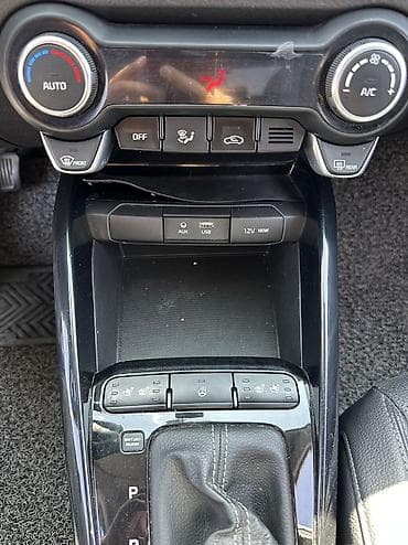 sprinter 2 9: Kia Stonic: 2020 г., 1.4 л, Автомат, Бензин, Кроссовер — 9
