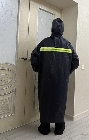 военный куртка: Дождевик-плащ с капюшоном, удлинённый, чёрный. - Материал — 2