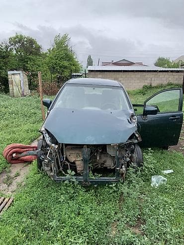 volkswagen passat 2002: Suzuki Liana: 2001 г., Хэтчбэк — 1