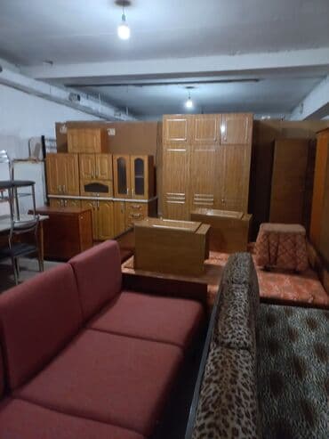 Куплю бу Мебель : стол стулья кухонный и спальный гарнитуры Ковры